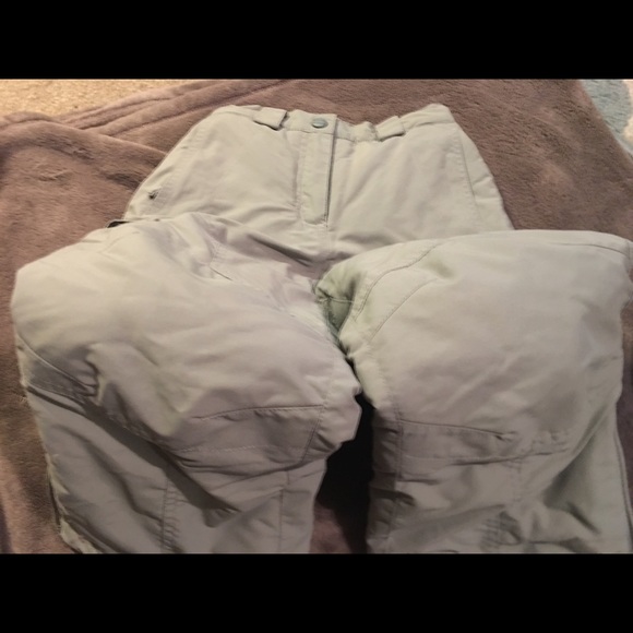 3-in-1 Jacket sold with a pair of grey snow pants - Picture 4 of 7